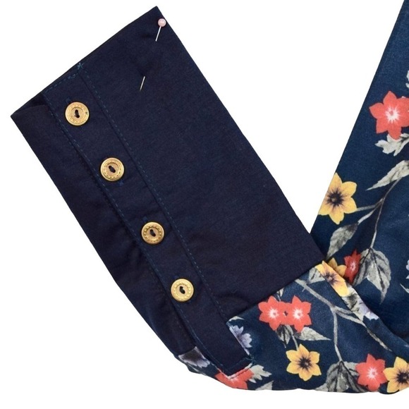 MISLOOK - Long sleeve Navy floral cotton poly blend blouse women's size Medium - Picture 3 of 3